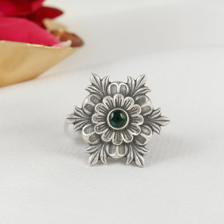 Silver Eye Catching Engraved Flower Ring