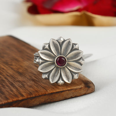 Gleaming Silver Floral Ring For Anniversary