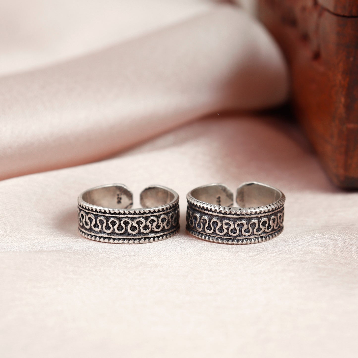 Vintage Inspired Silver Band Toe Ring