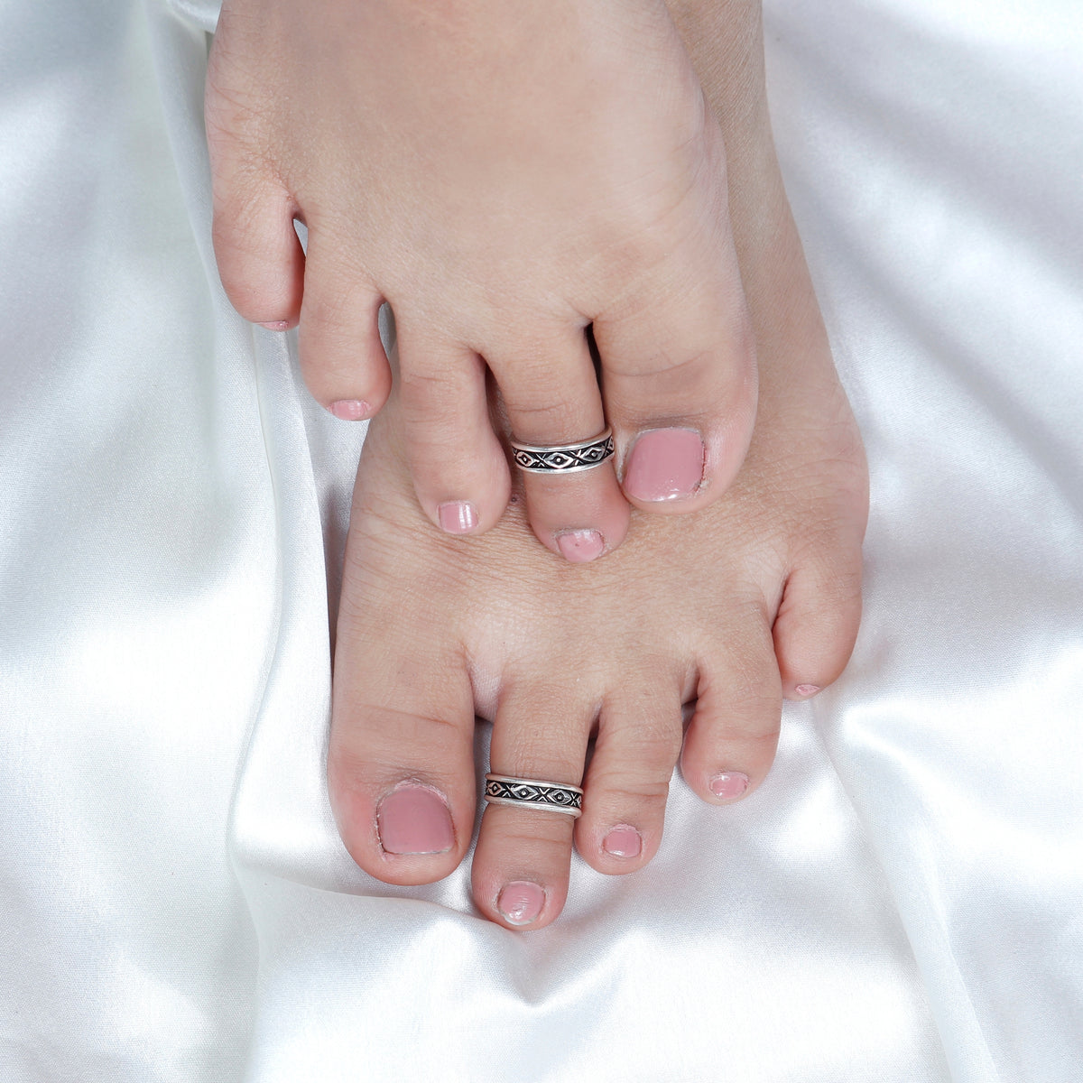 Infinity Swirl Band Toe Ring