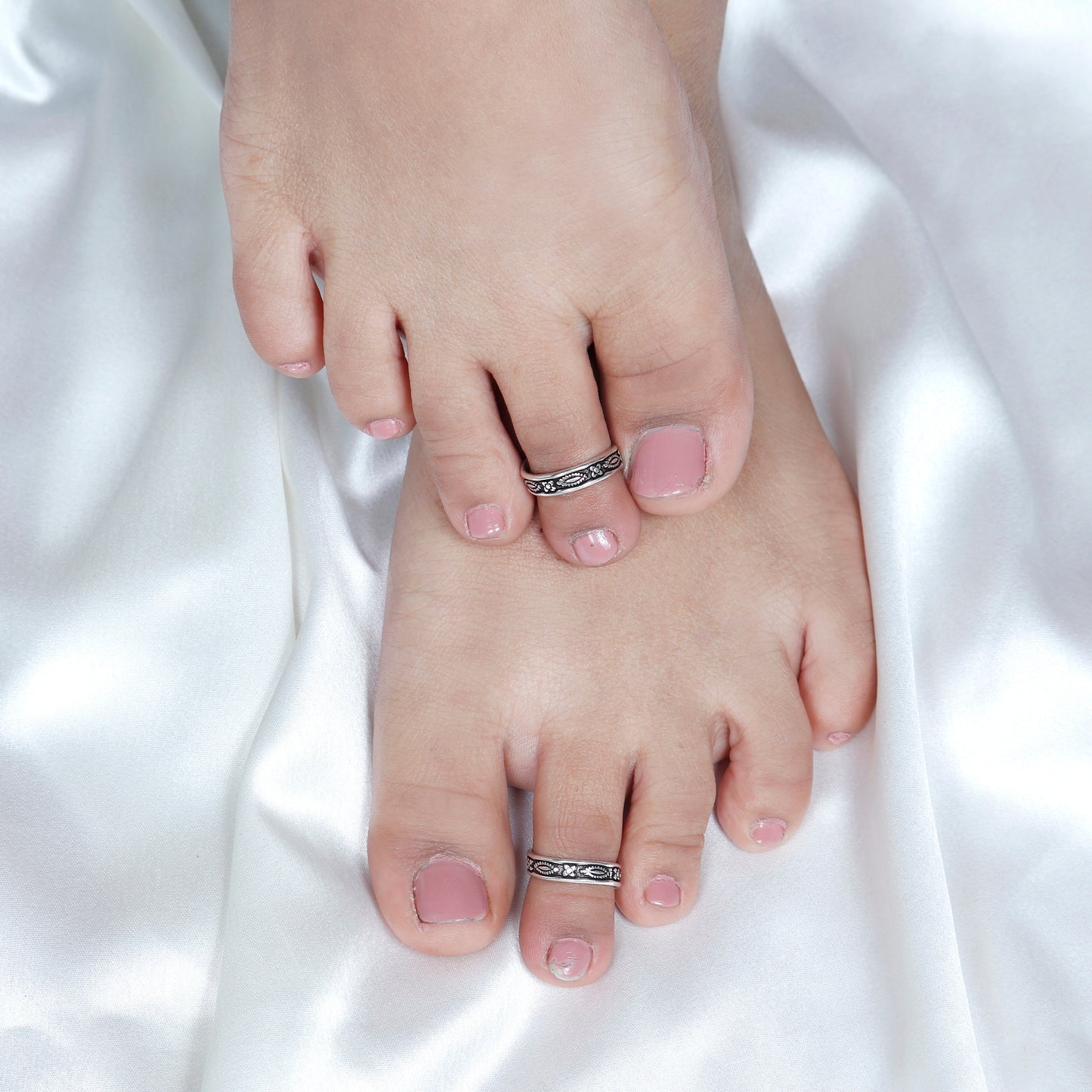 Silver Serenity Band Toe Ring