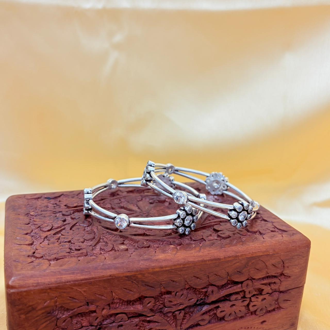 Roohani Floral Pure Silver Bangle